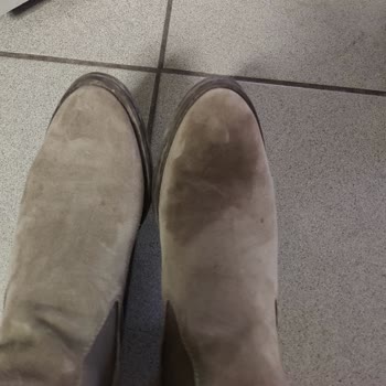 Hotiç Süet Bot Hayal Kırıklığı: Renk Değişimi Ve Yetersiz Müşteri Hizmeti