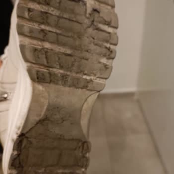 Greyder Ayakkabının Beklenmedik Taban Sorunu