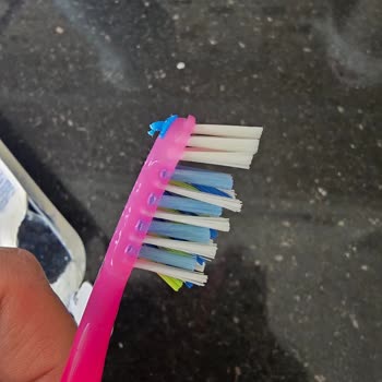 Oral B Diş Fırçasında Eksik Beyaz Kıl Sırası