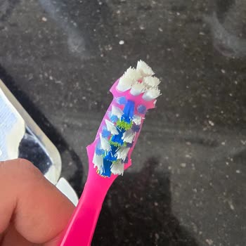 Oral B Diş Fırçasında Eksik Beyaz Kıl Sırası