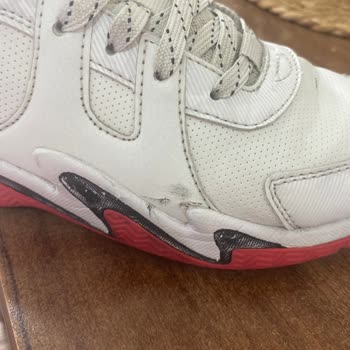 Skechers Ayakkabıda 5 Ayda Deri Yırtılması Ve İlgisizlik