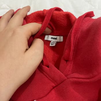 Mavi Markalı Sweatshirtlerde Renk Solması Ve Tüylenme Sorunu