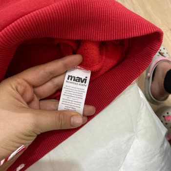 Mavi Markalı Sweatshirtlerde Renk Solması Ve Tüylenme Sorunu