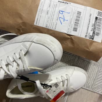 Pull And Bear'dan Gelen Hayal Kırıklığı: Kullanılmış Ayakkabı Şoku