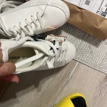 Pull And Bear'dan Gelen Hayal Kırıklığı: Kullanılmış Ayakkabı Şoku