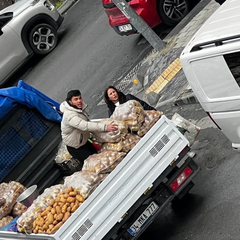 Ruhsatsız Araçtan Sağlığı Tehdit Eden Ürün Satışı