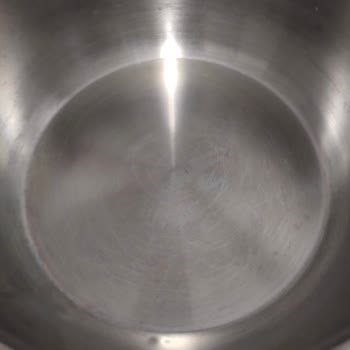 Emsan Mutfak Tencerelerinde Kalite Sorunu: Renk Değişimi Ve Koku Problemi