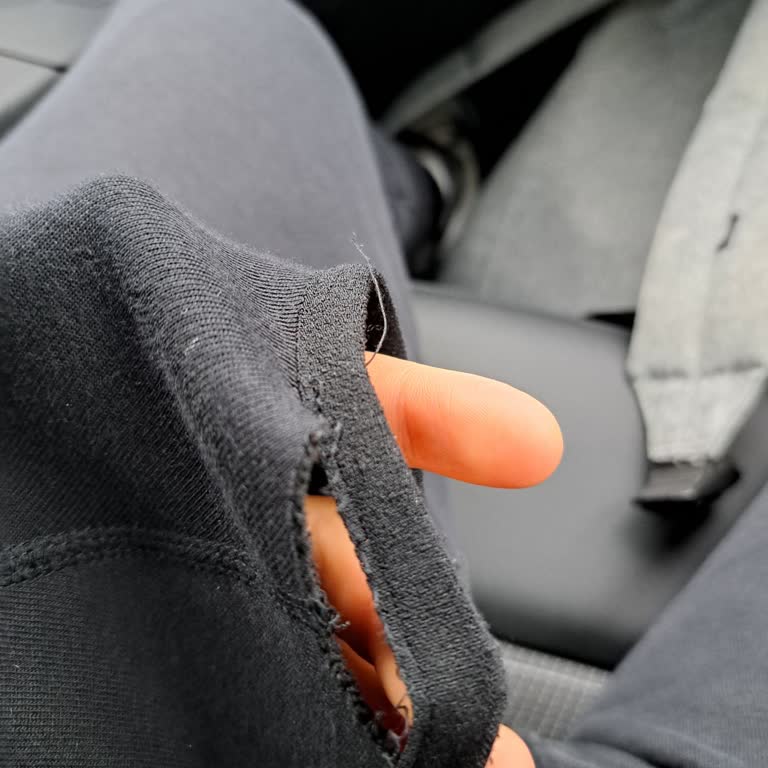 Nike Eşofman Üstünde Dikiş Sorunu