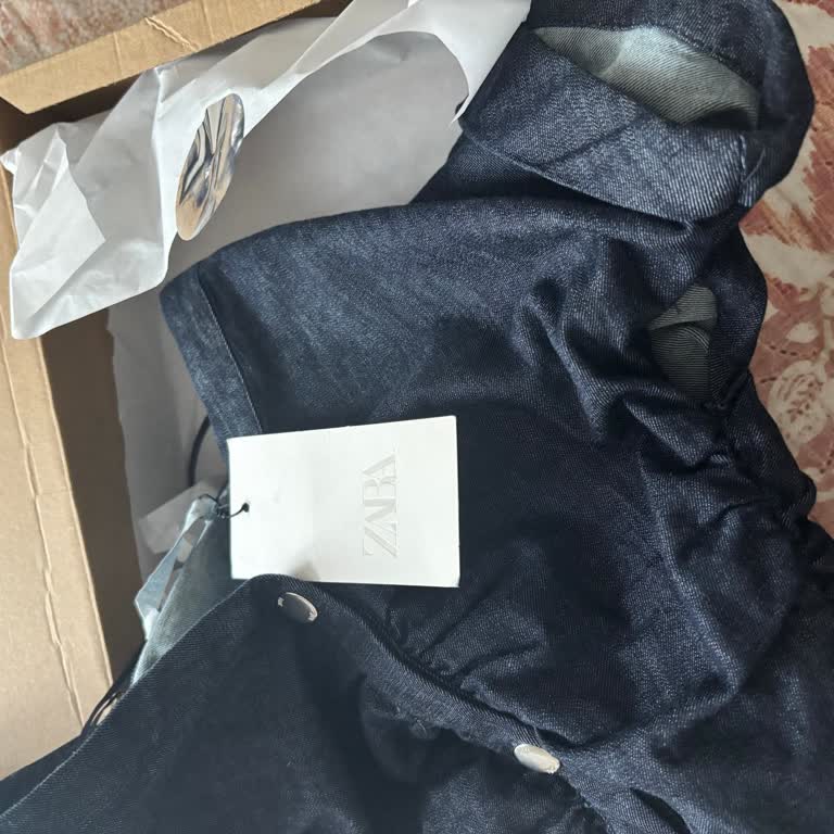 Zara'dan Gelen Yırtık Elbise Şoku