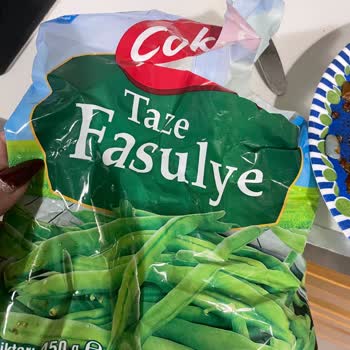 Dondurulmuş Fasulyede Şok: Takma Tırnak Çıktı!