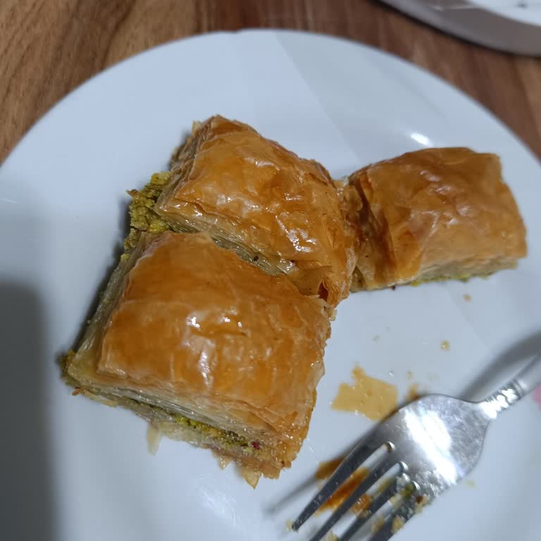 Çengelköy Börekçisi | Farkı Ustalığında Bayat Baklava Hayal Kırıklığı