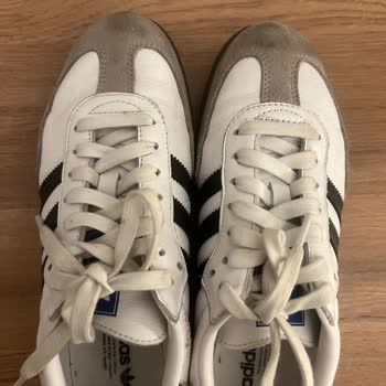 Adidas Ayakkabının Derisi Dökülüyor, Bakım Gerekçesiyle Talep Reddedildi
