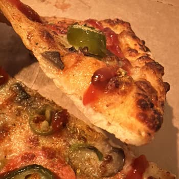 Pizza Bulls'ta Saç Kılı Şoku: Akşam Yemeğimiz Zehir Oldu