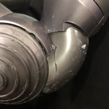 Dyson V10 Süpürgenin Dayanıklılığına Yakışmayan Kırılma