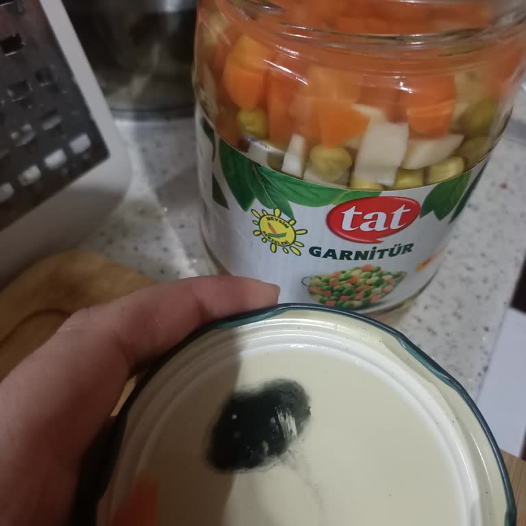 Küflü Garnitür Kapağı: Güven Kaybı Ve Hayal Kırıklığı