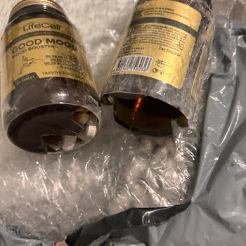 Kırık Cam Şişelerle Gelen Kargo Şoku