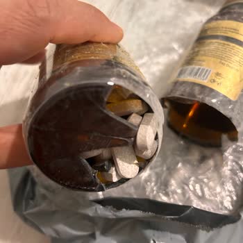 Kırık Cam Şişelerle Gelen Kargo Şoku