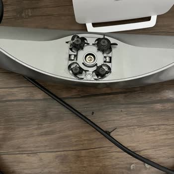 LG Televizyon Ayağı Kırıldı, Panel Hasar Gördü!