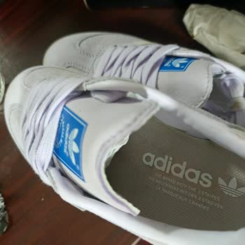 Kirli Ayakkabı Ve İlgisiz Müşteri Hizmetleri