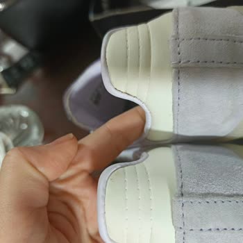 Kirli Ayakkabı Ve İlgisiz Müşteri Hizmetleri