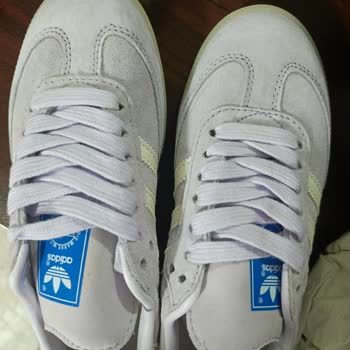 Kirli Ayakkabı Ve İlgisiz Müşteri Hizmetleri