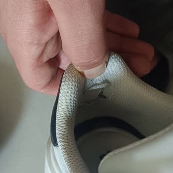 FLO'dan Alınan Ayakkabılar Sürekli Yırtılıyor Ve Müşteri Hizmeti Yetersiz