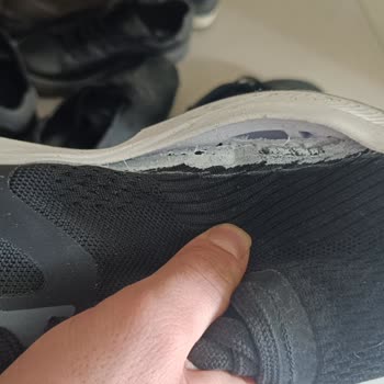 FLO'dan Alınan Ayakkabılar Sürekli Yırtılıyor Ve Müşteri Hizmeti Yetersiz