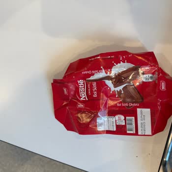 Bozuk Çikolata Deneyimi: Nestle Müşteri Sağlığını İhmal Mi Ediyor?