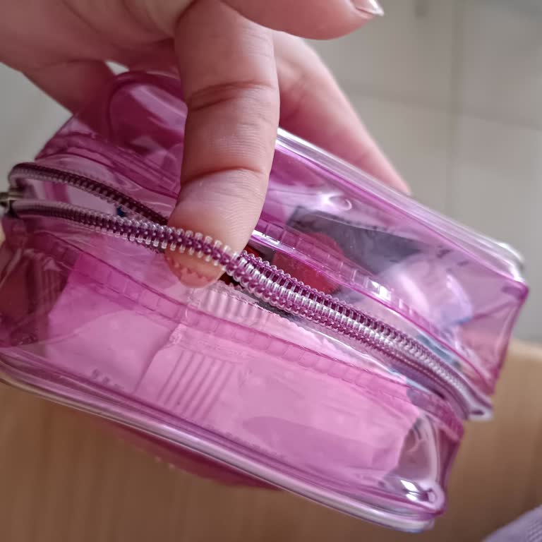I Bought a Kiko Milano Makeup Bag and the Zipper Came Off After Light Use