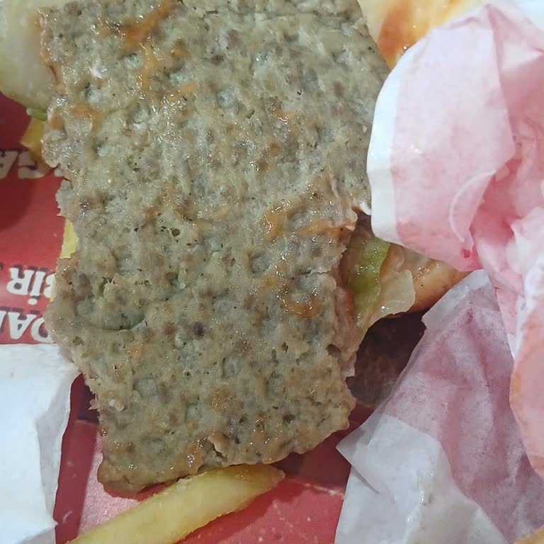 Burger King'de Et Ve Tavuk Krizi: Çiğ Ve Yeşilimsi!
