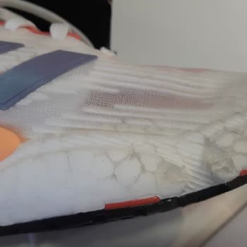 Adidas'tan Hayal Kırıklığı: Deforme Ürün Teslimatı