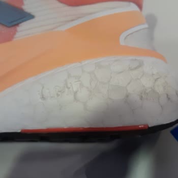 Adidas'tan Hayal Kırıklığı: Deforme Ürün Teslimatı