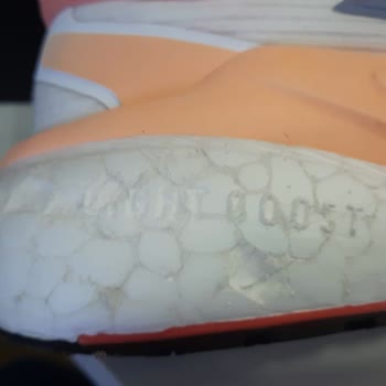 Adidas'tan Hayal Kırıklığı: Deforme Ürün Teslimatı