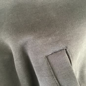 Adidas Eşofman Üstü İlk Yıkamada Renk Verdi Ve Delindi