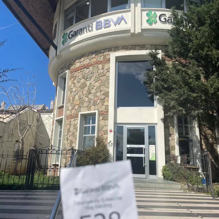 Zekeriyaköy Garanti Bankası'nda Uzun Bekleme Süresi Ve Hantal Hizmet