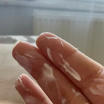 Expigment %4 Kremde Şaşırtıcı Plastik Cam Karışımı