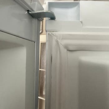 Üç Kez Arızalanan Derin Dondurucu Yüzünden Maddi Zarar