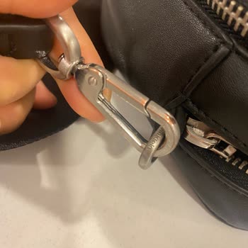 Calvin Klein Çantamın Metal Kısımlarında Renk Değişimi