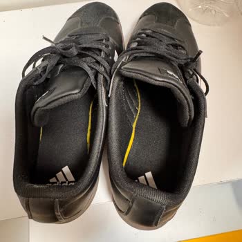 Sahte Adidas Ayakkabı Ve İletişim Sorunu