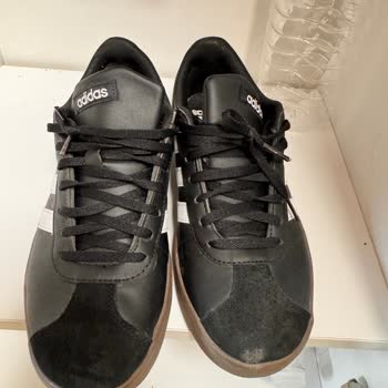 Sahte Adidas Ayakkabı Ve İletişim Sorunu