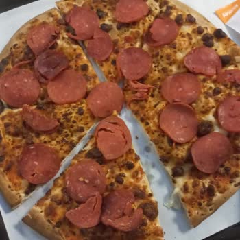 Yanmış Pizza Ve Kötü Deneyim: Sbarro Bursa Anatolium