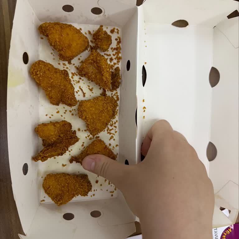 Tavuk Dünyası'ndan Hayal Kırıklığı: Minik Ve Yanmış Tavuklar