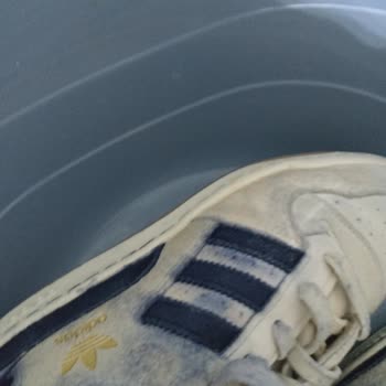 Adidas Ayakkabılarında Renk Akması Sorunu!