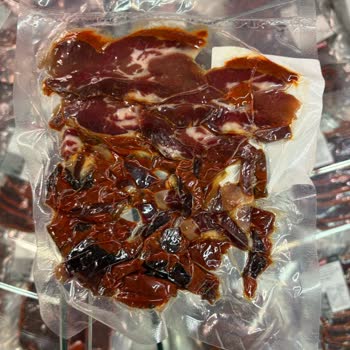 Migros'tan Aldatıcı Paketleme: Bozuk Pastırma Şoku