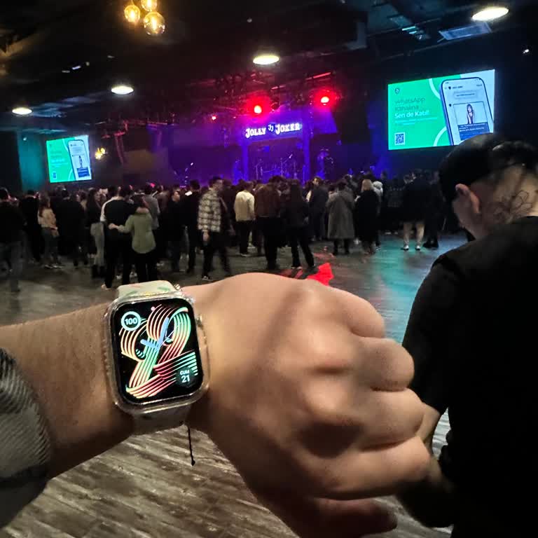 Konser Başlamadı: Saatlerce Bekletildik