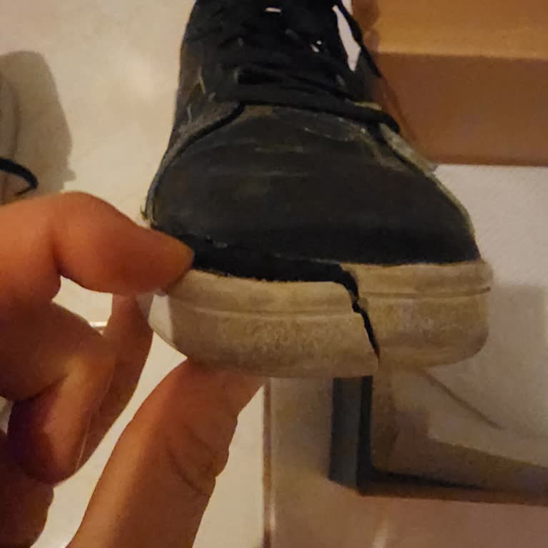 Ayakkabı Dünyası'nda Kalitesiz Ürün Ve Yetersiz Müşteri Hizmeti