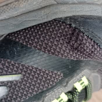 Skechers Ayakkabıda Yırtılma: Kullanıcı Hatası Mı?