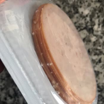 Son Kullanma Tarihi Öncesi Bozulan Piliç Füme Ürünleri