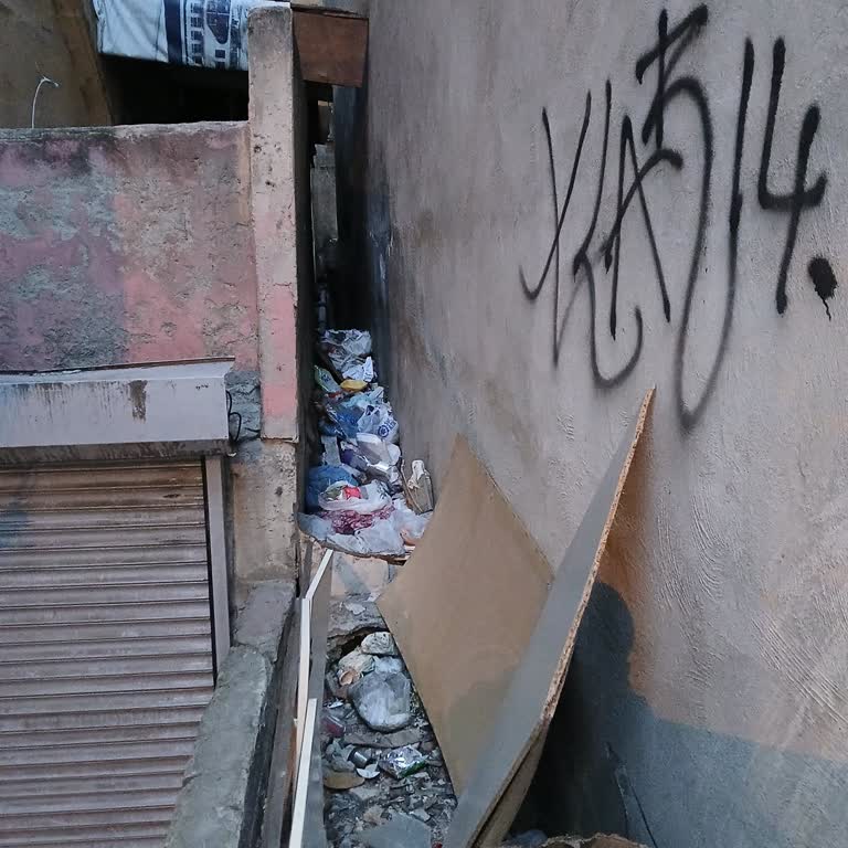 Komşunun Çöp Sorunu: Acil Müdahale Gerekli!