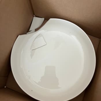 Kırık Yemek Takımı Ve Ulaşılamayan Müşteri Hizmeti